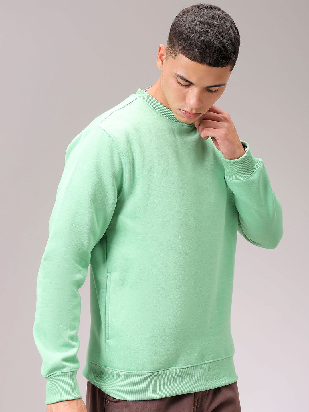 Men's Green Regular Fit Solid Overhead Crewneck Sweatshirt