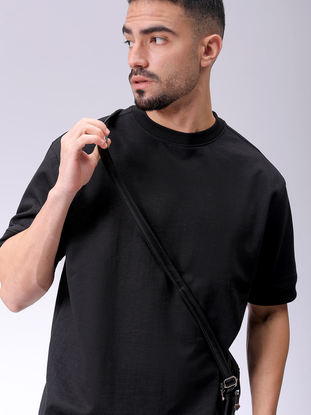 Men's Black Relaxed Fit Solid Overhead-Crewneck Sweatshirt