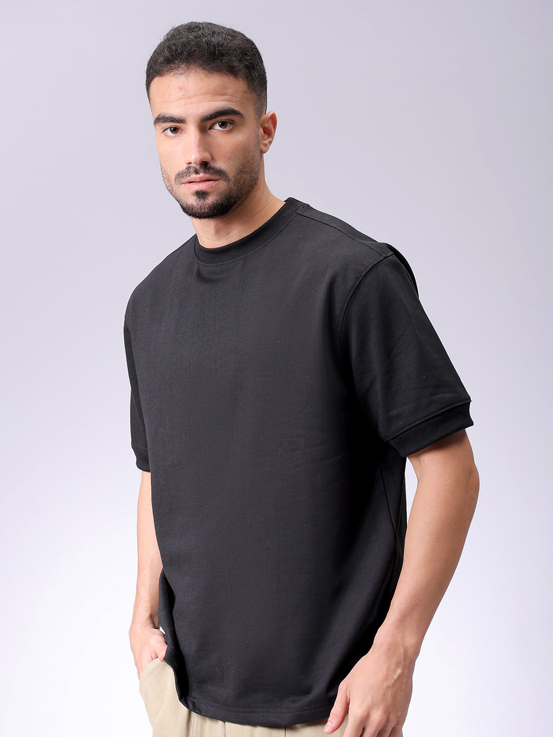 Men's Black Relaxed Fit Solid Overhead-Crewneck Sweatshirt