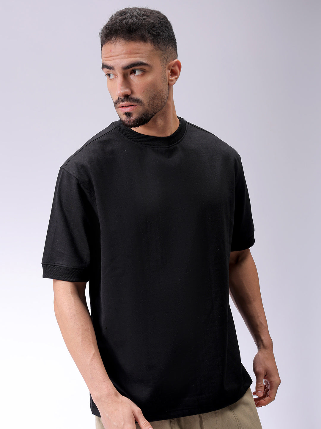 Men's Black Relaxed Fit Solid Overhead-Crewneck Sweatshirt