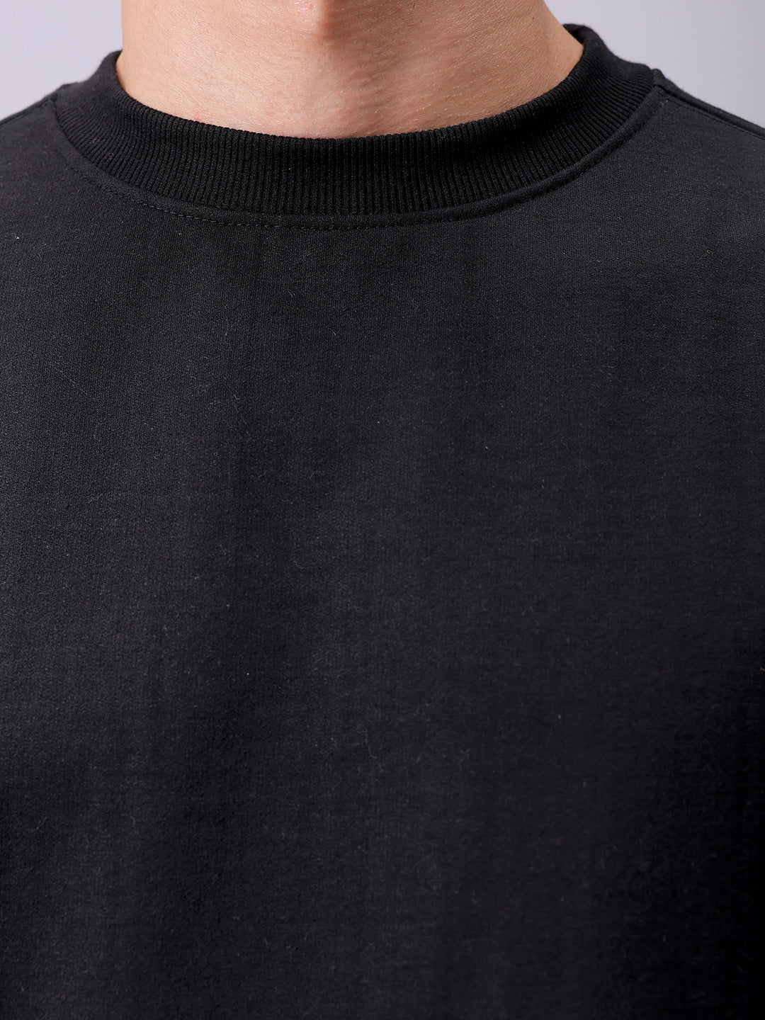 Men's Black Relaxed Fit Solid Overhead-Crewneck Sweatshirt