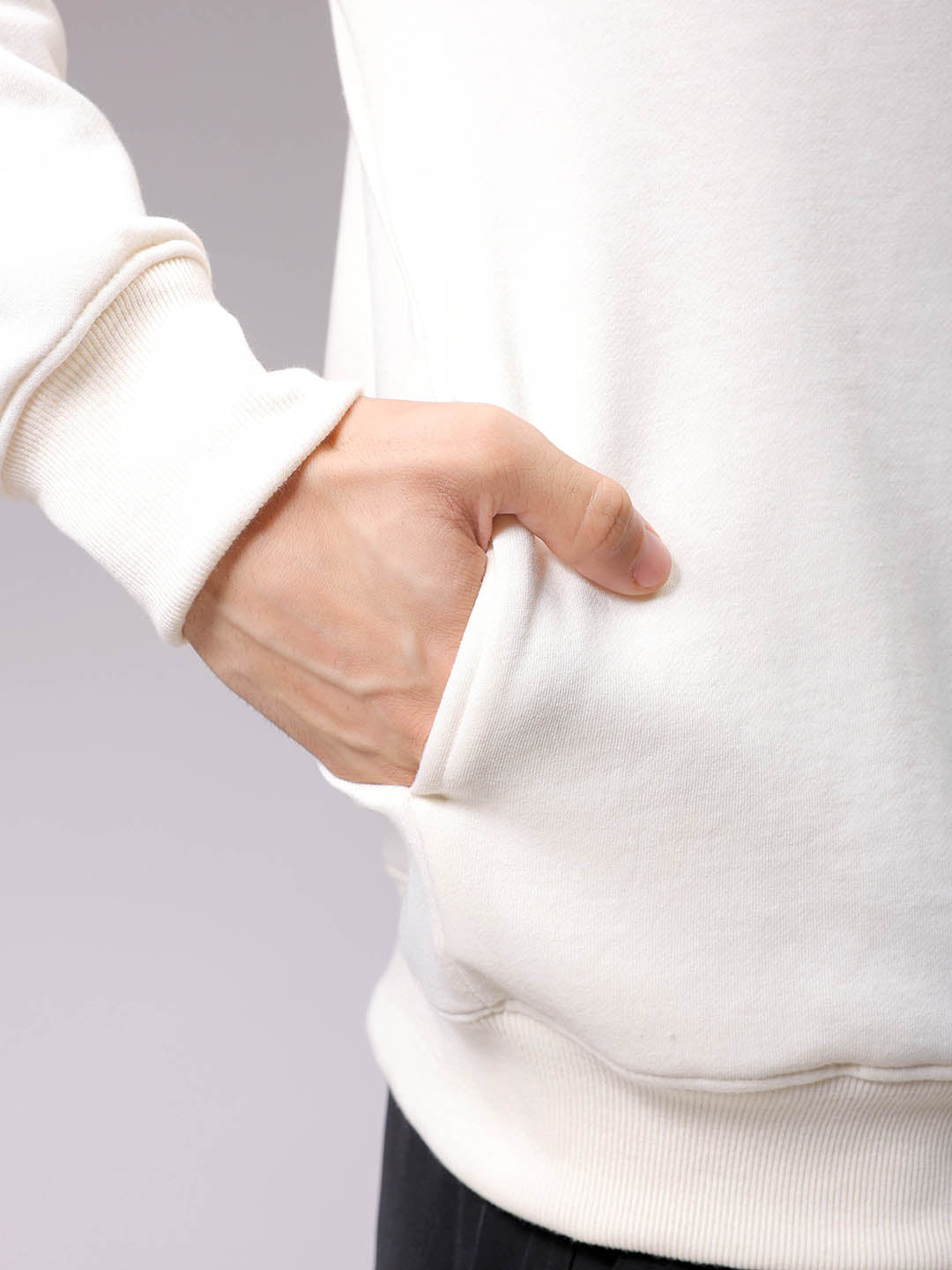 Men's Chalk Relaxed Fit Solid Overhead-Highneck Sweatshirt