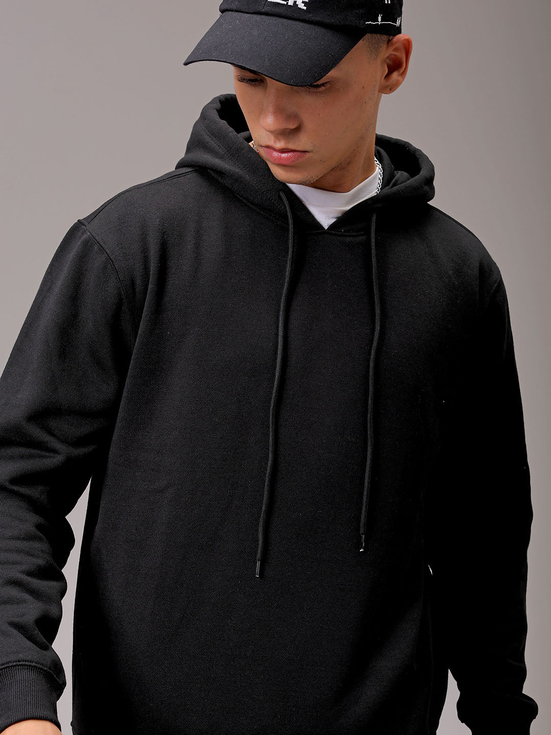 Men's Black Regular Fit Solid Overhead Hooded Sweatshirt