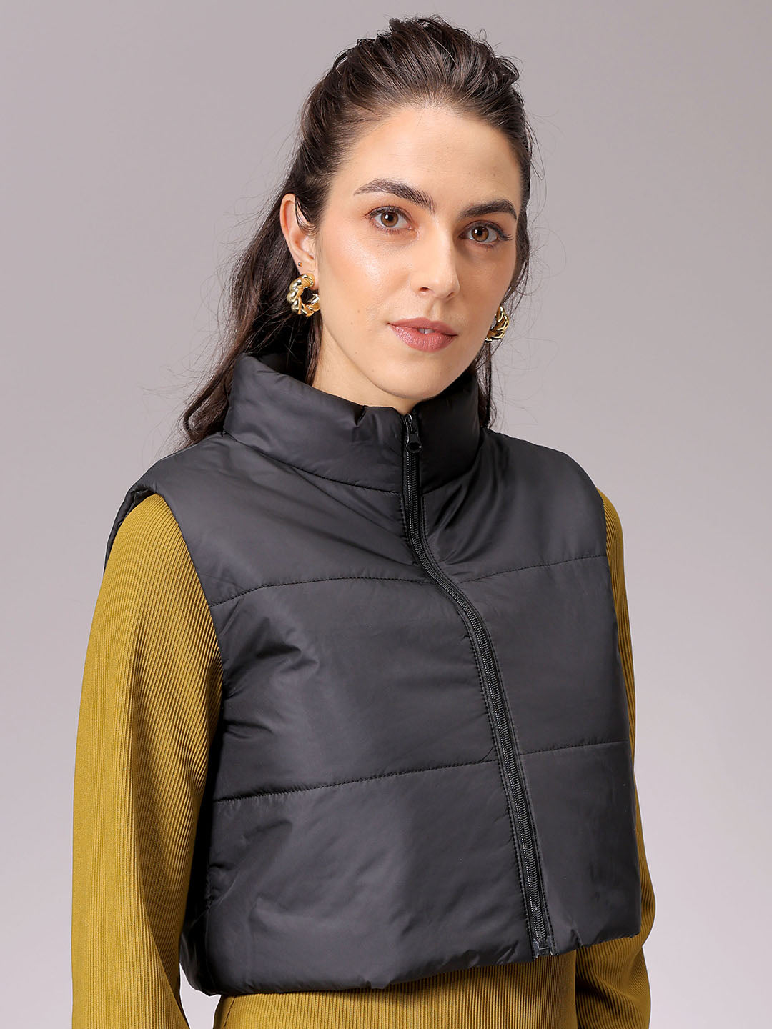 Women's Black Regular Fit Solid Cropped Quilted Jacket