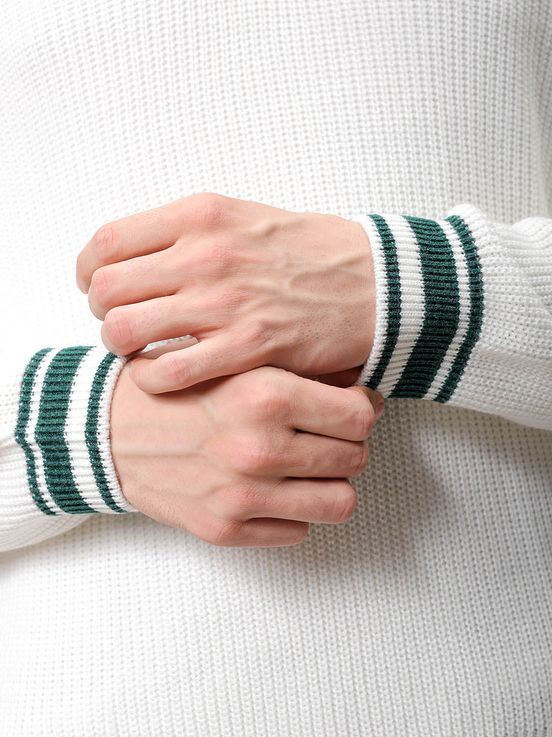 Men's White Relaxed Fit Solid V-Neck Sweater
