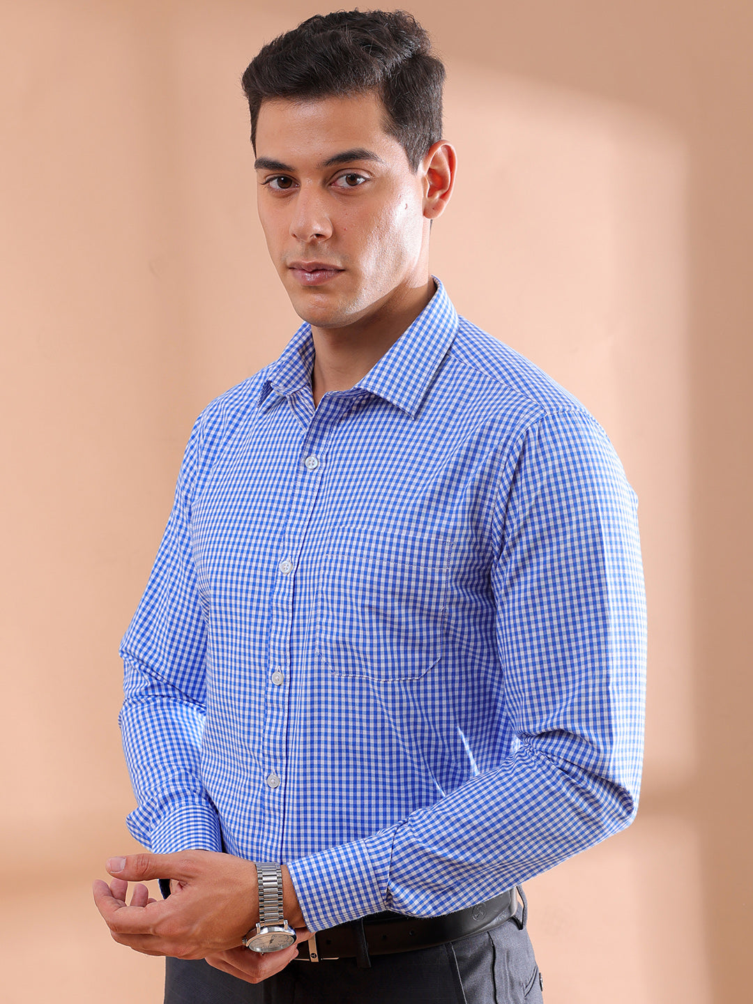 Shop Men's Blue Slim Fit Checked Formal Shirt Online.