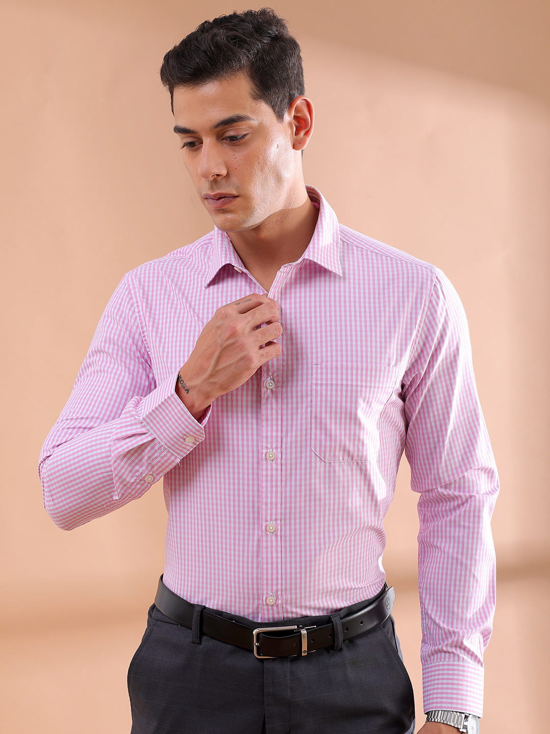 Shop Men's Checked Slim Fit Formal Shirt Online.