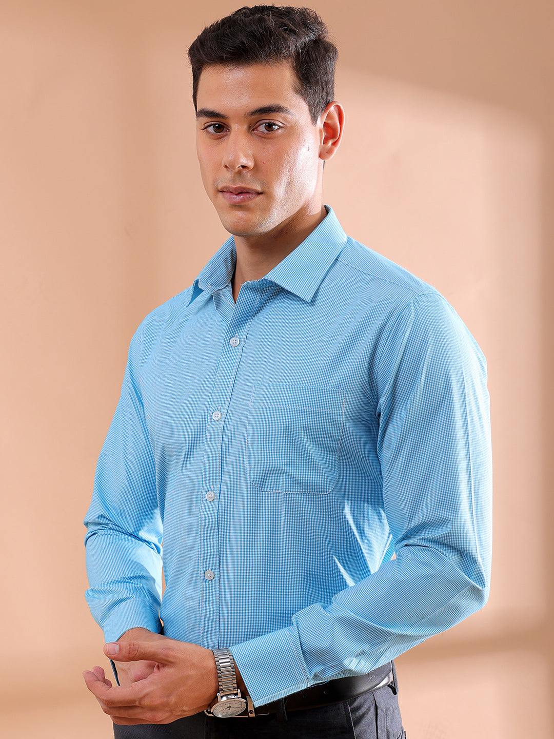 Shop Men's Checked Slim Fit Formal Shirt Online.