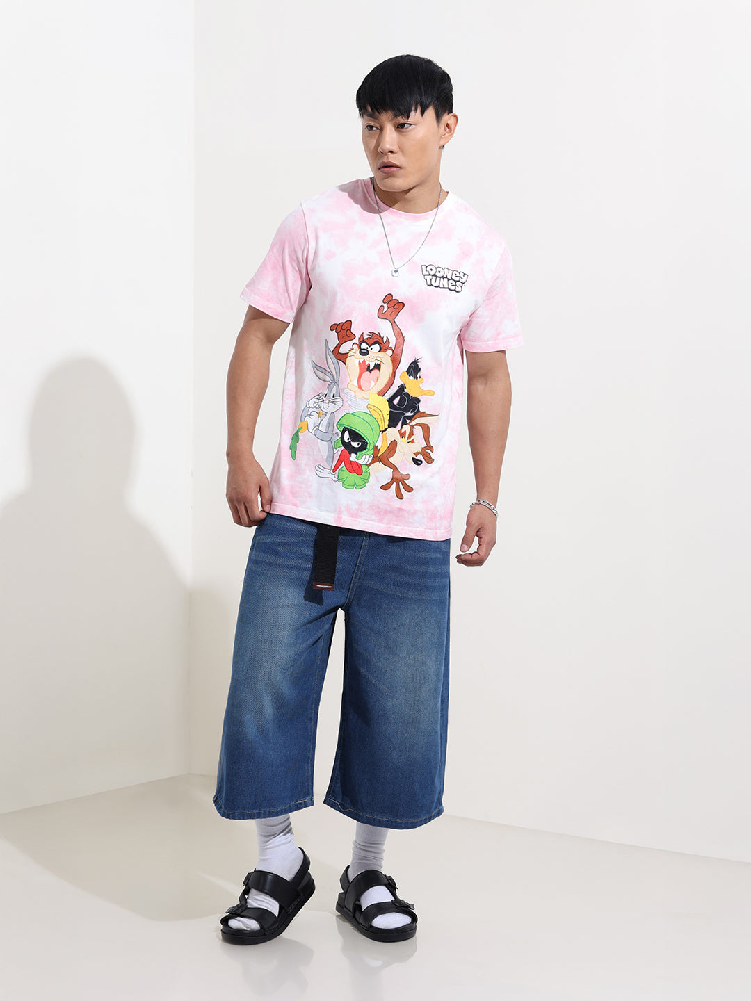 Men's Pink Slim Fit Printed Looney Tunes  Crew Neck T-Shirt