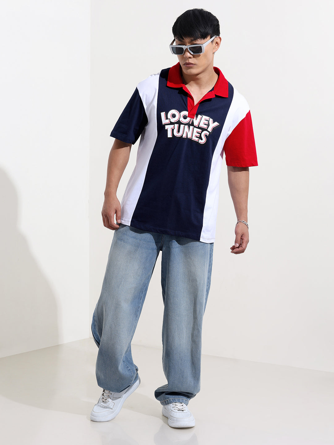 Men's Navy Blue Boxy Fit Bugs Bunny Character Printed Polo Collar T-shirt