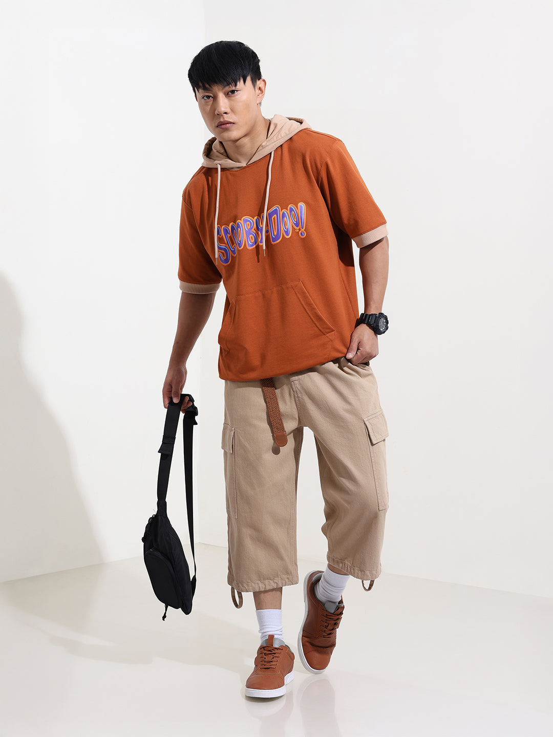 Men's Brown Oversized Fit Character Scooby-Doo Printed Sweatshirt