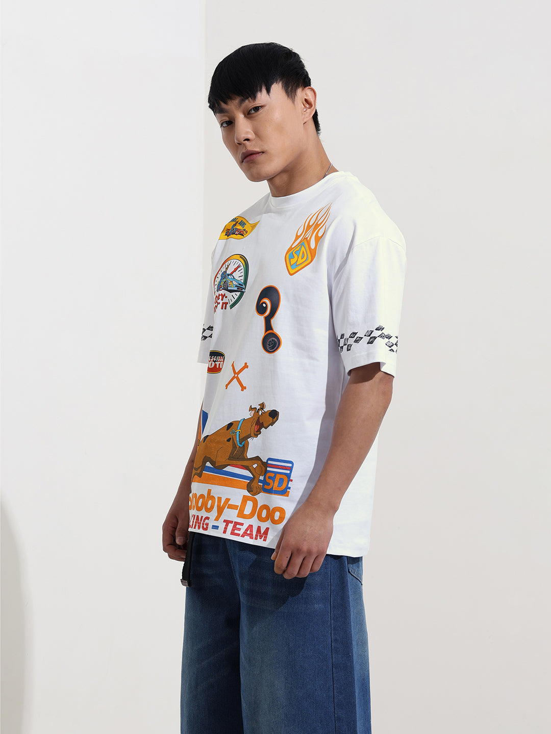 Men's White Boxy Fit Character Scooby-Doo Printed Crew Neck T-Shirt