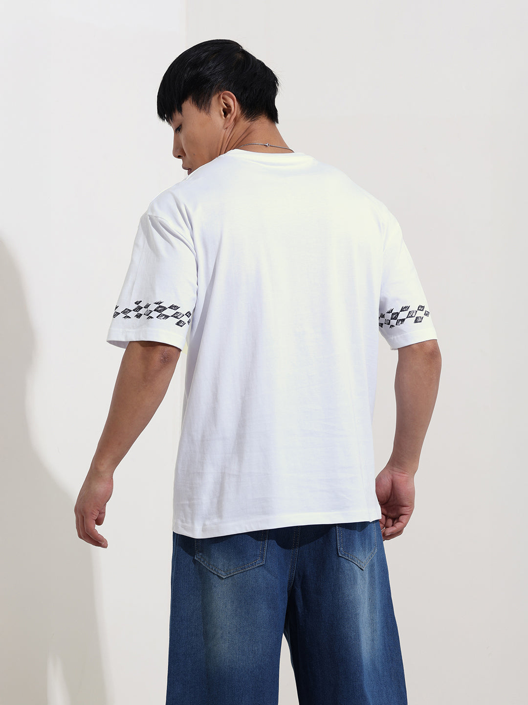 Men's White Boxy Fit Character Scooby-Doo Printed Crew Neck T-Shirt