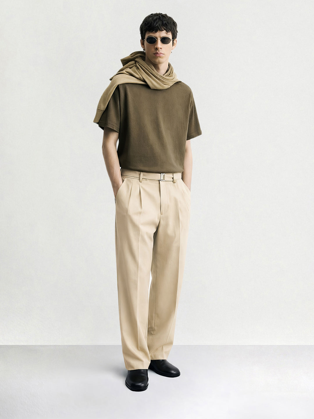 Men's Beige Relaxed Fit Solid Utility Trousers