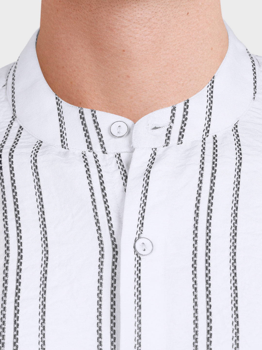 Men's White Relaxed Fit Vertical Stripes Resort Wear Shirt