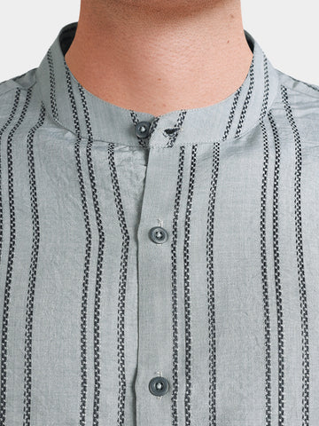 Men's Green Relaxed Fit Vertical Stripes Resort Wear Shirt