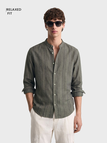 Men's Green Relaxed Fit Vertical Stripes Resort Wear Shirt