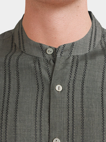 Men's Green Relaxed Fit Vertical Stripes Resort Wear Shirt
