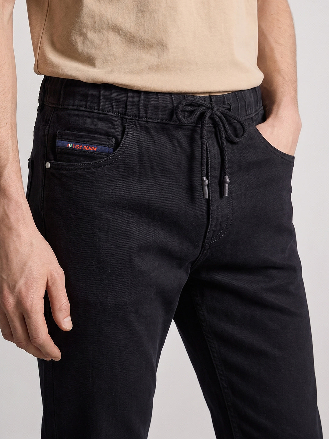 Men's Black Slim Fit Solid Casual Jeans