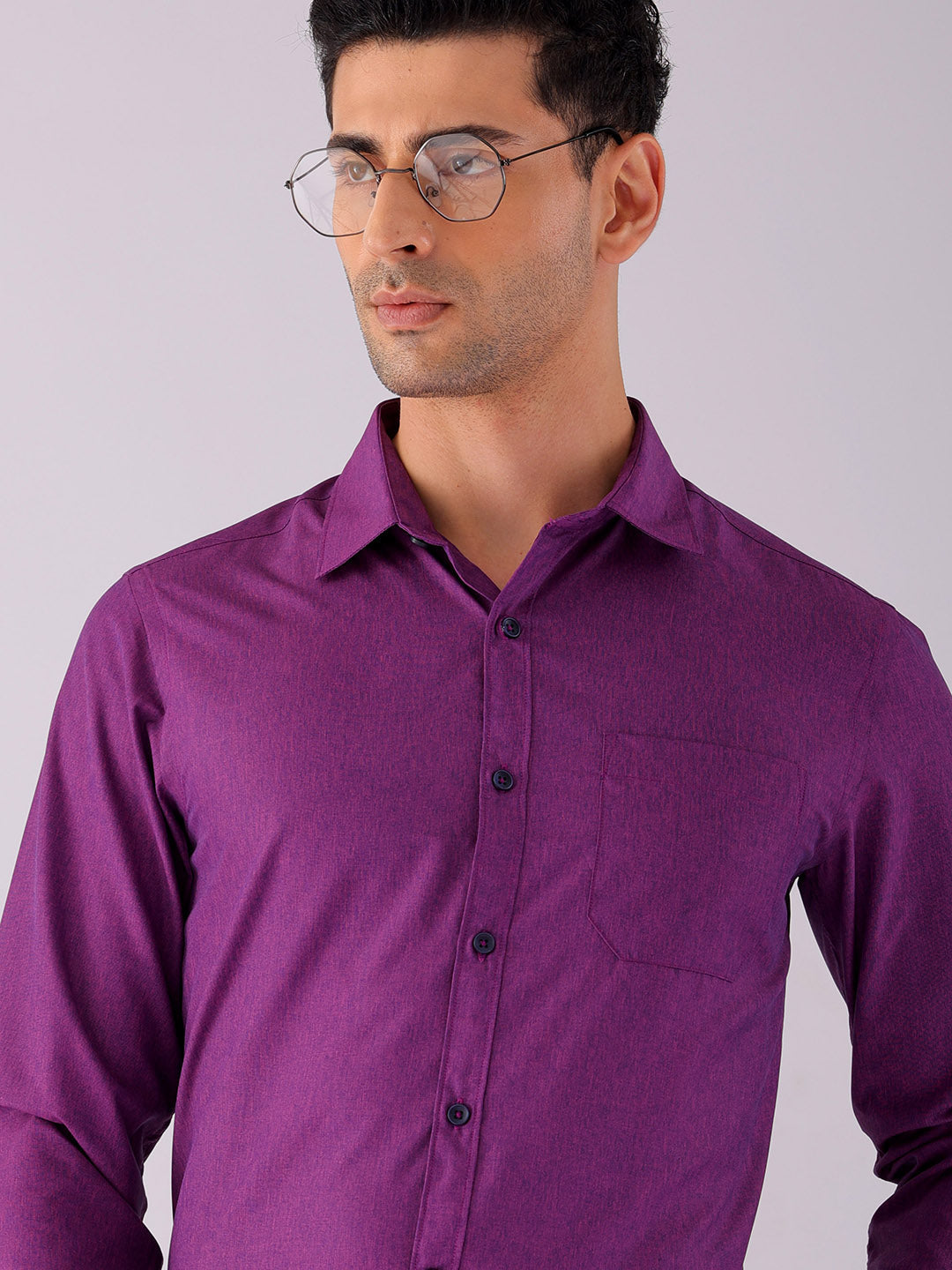 Shop Men's Solid Slim Fit Formal Shirt Online.