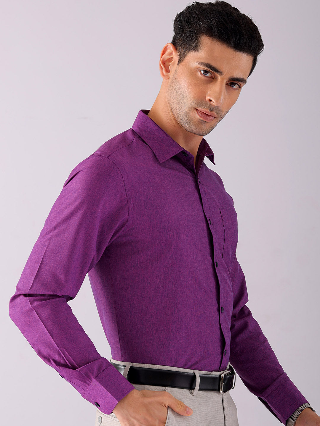 Shop Men's Solid Slim Fit Formal Shirt Online.