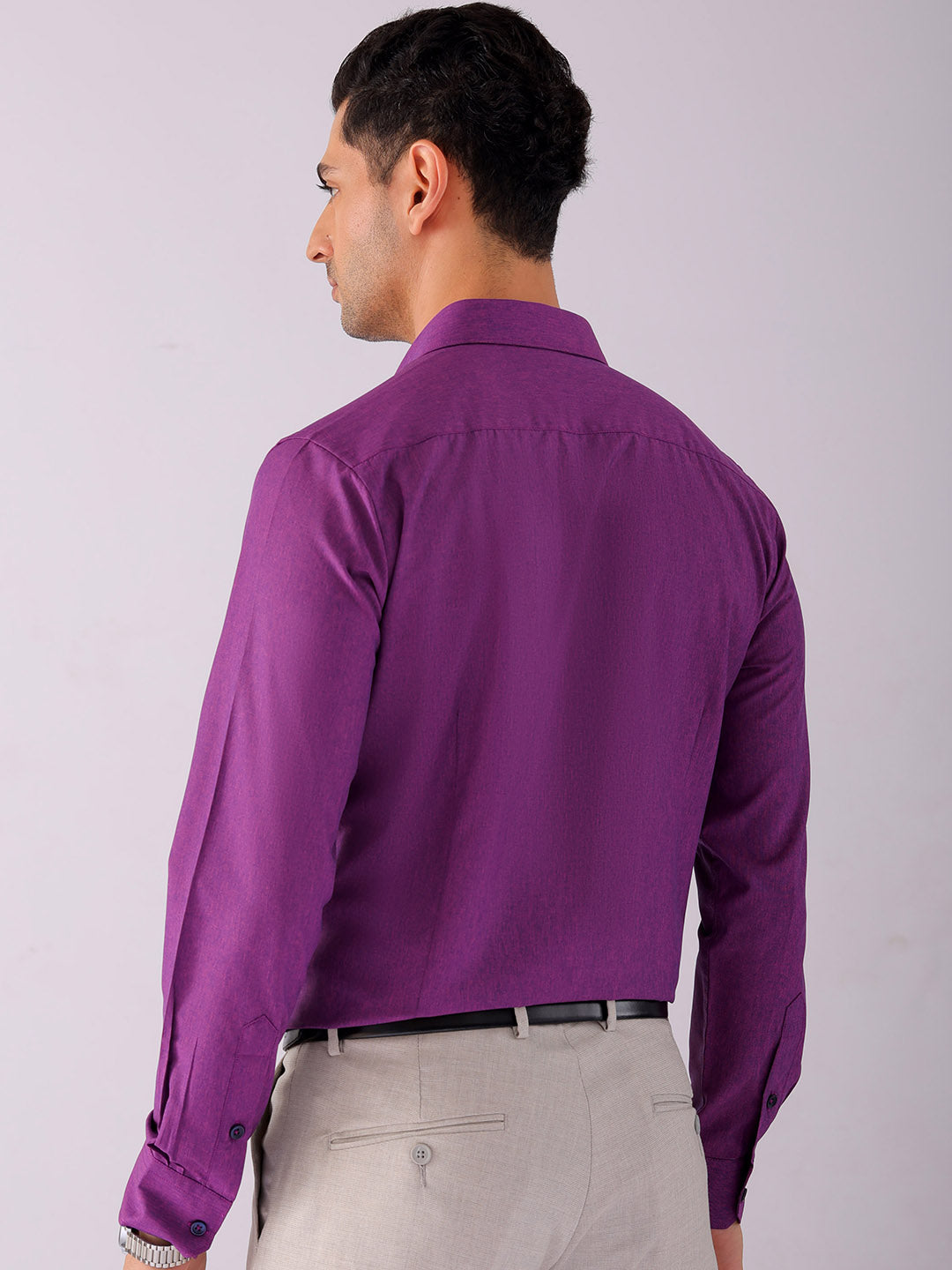 Shop Men's Solid Slim Fit Formal Shirt Online.