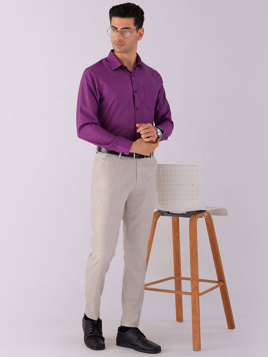 Shop Men's Solid Slim Fit Formal Shirt Online.