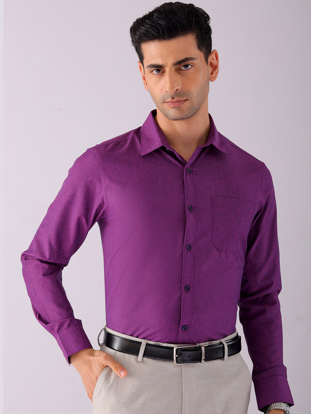 Shop Men's Solid Slim Fit Formal Shirt Online.