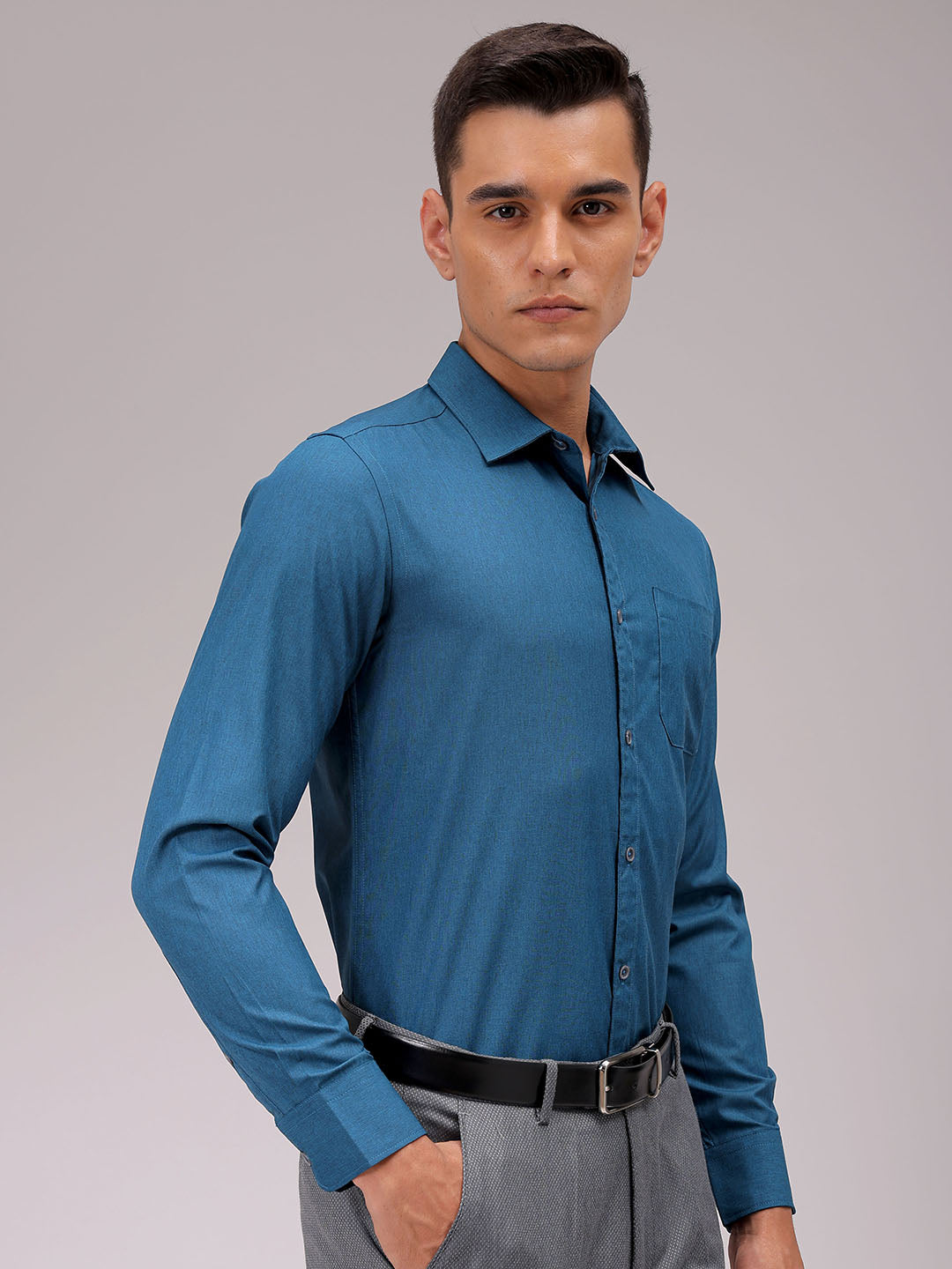 Men's Slim Fit Solid Formal Shirt