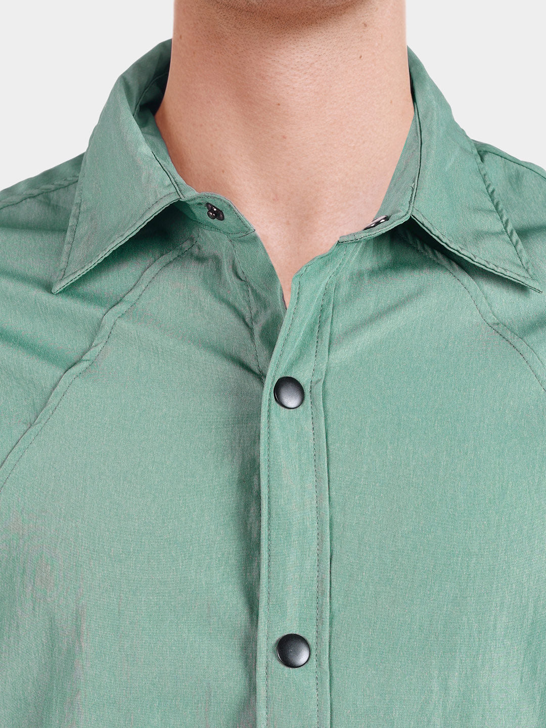 Men's Green Relaxed Fit Solid Casual Shirts