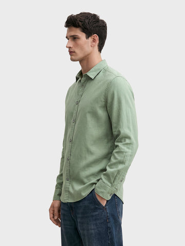 Men's Green Regular Fit Solid Casual Shirt
