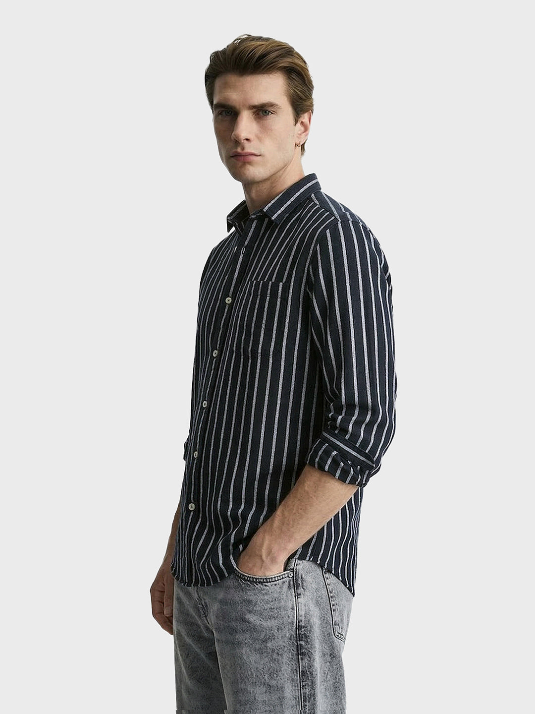 Men's Black Regular Fit Striped Casual Shirts