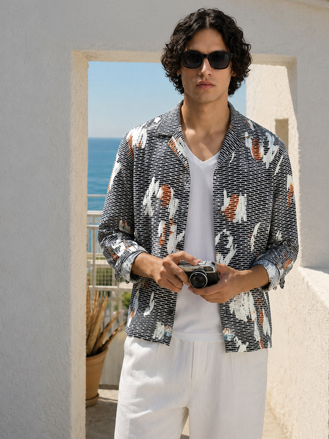 Men's Black Relaxed Fit Solid Casual Shirt