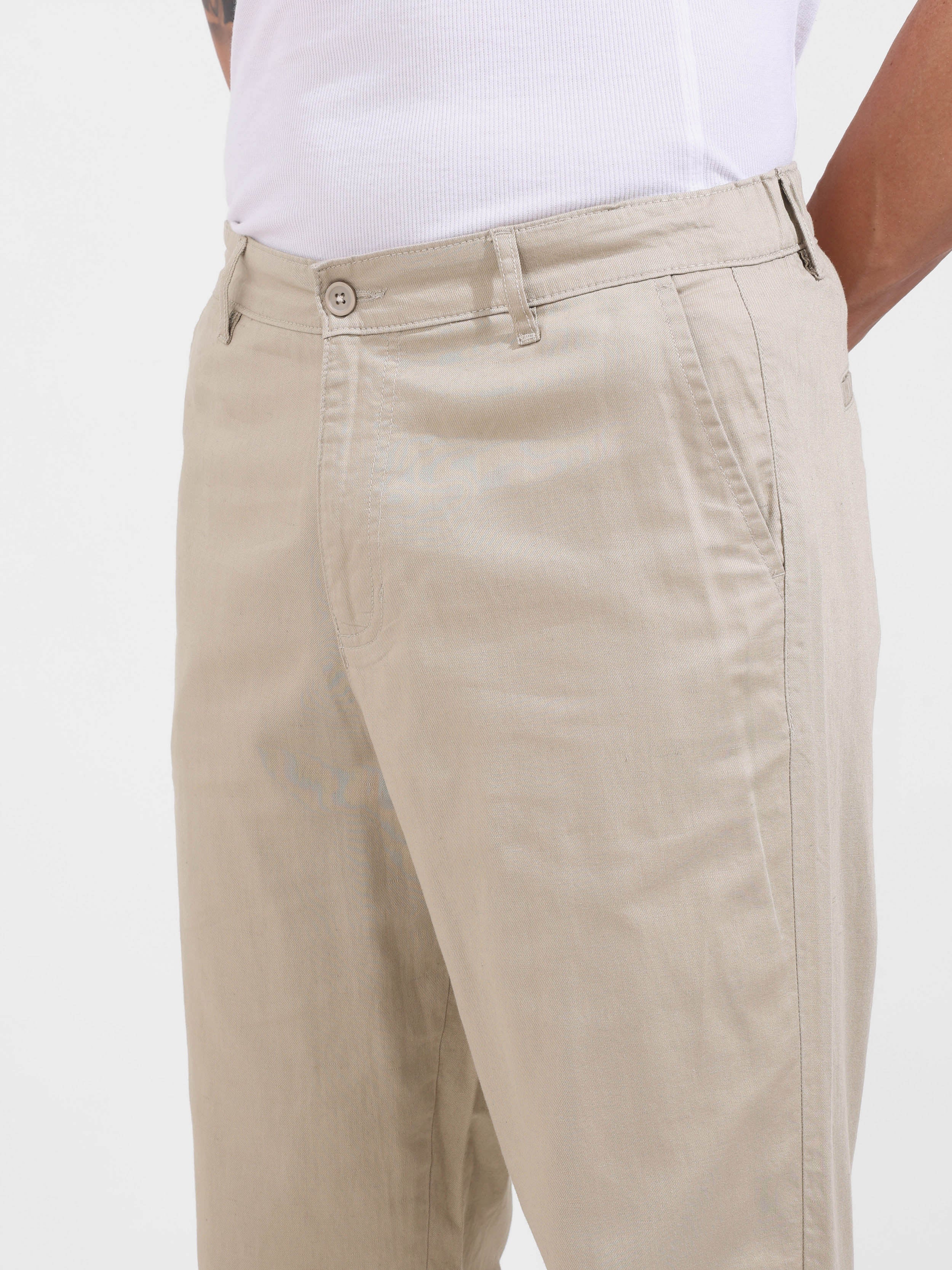 Men's Khaki Relaxed Fit Solid Casual Trousers