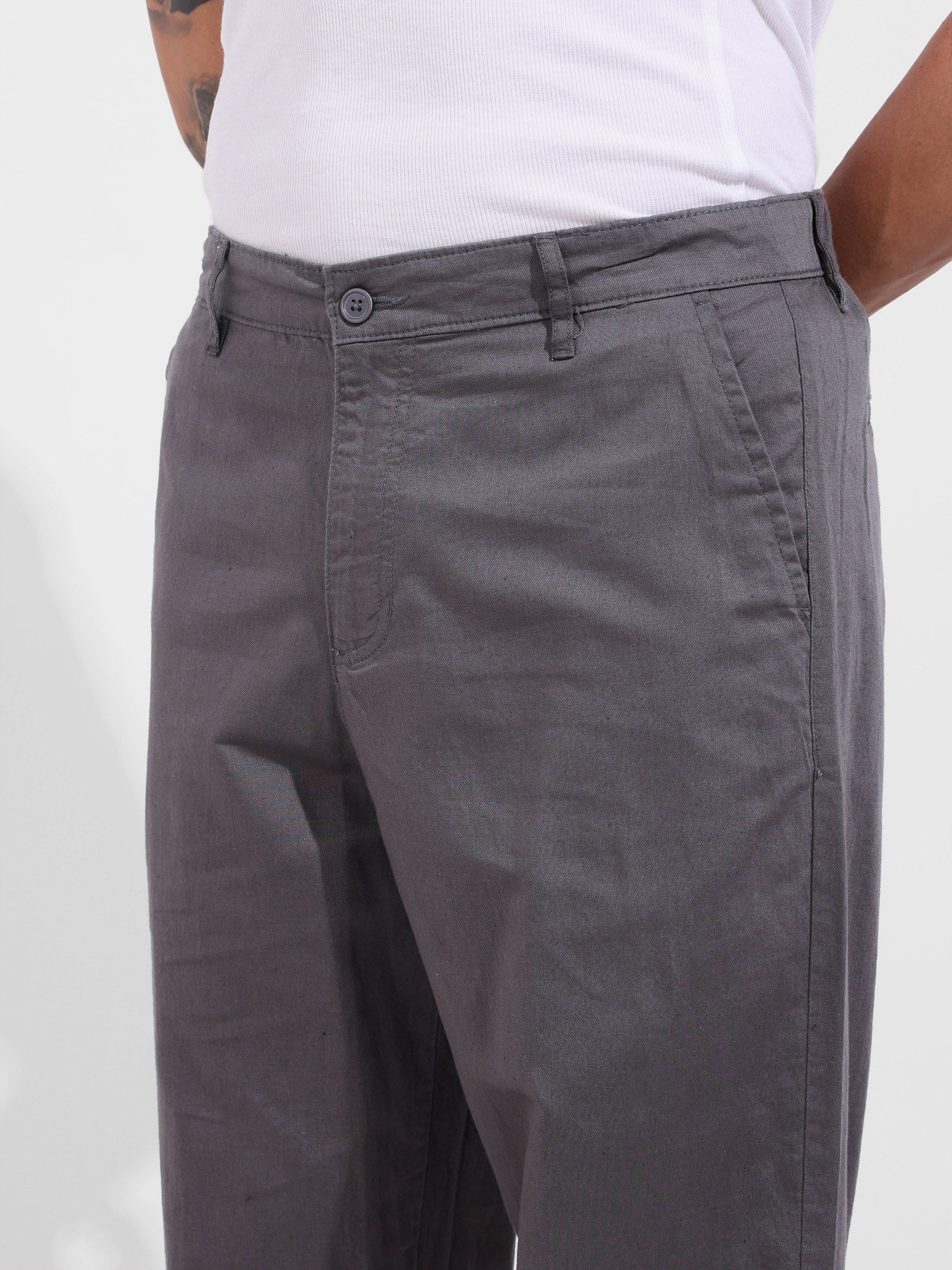 Men's Grey Relaxed Fit Solid Casual Trousers