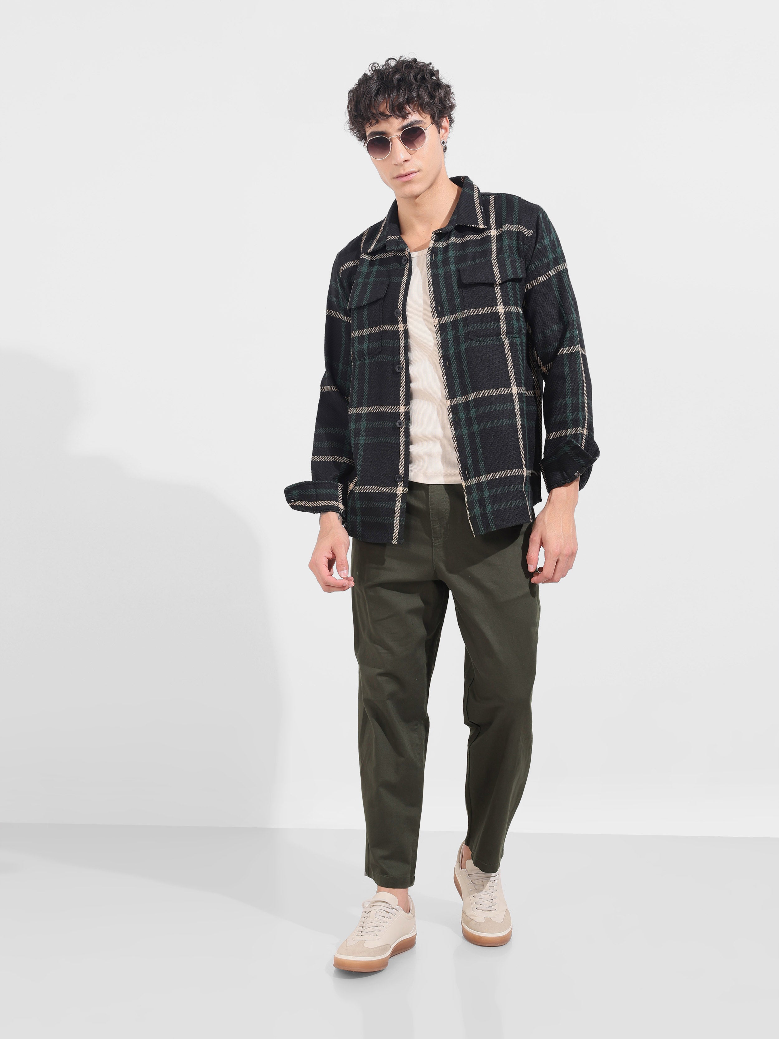 Men's Green Relaxed Fit Solid Casual Trousers