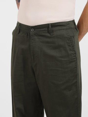 Men's Green Relaxed Fit Solid Casual Trousers