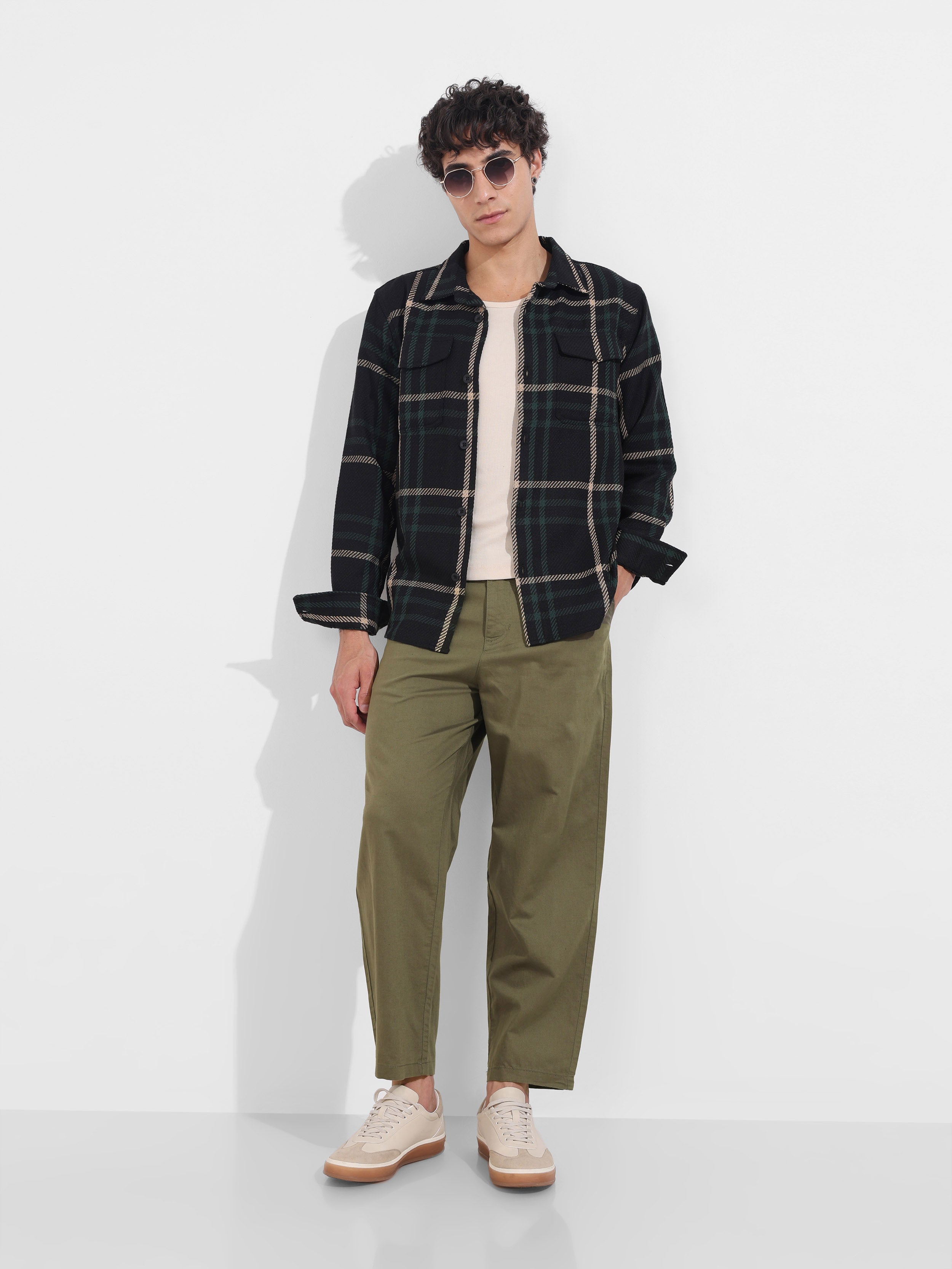 Men's Green Relaxed Fit Solid Casual Trousers