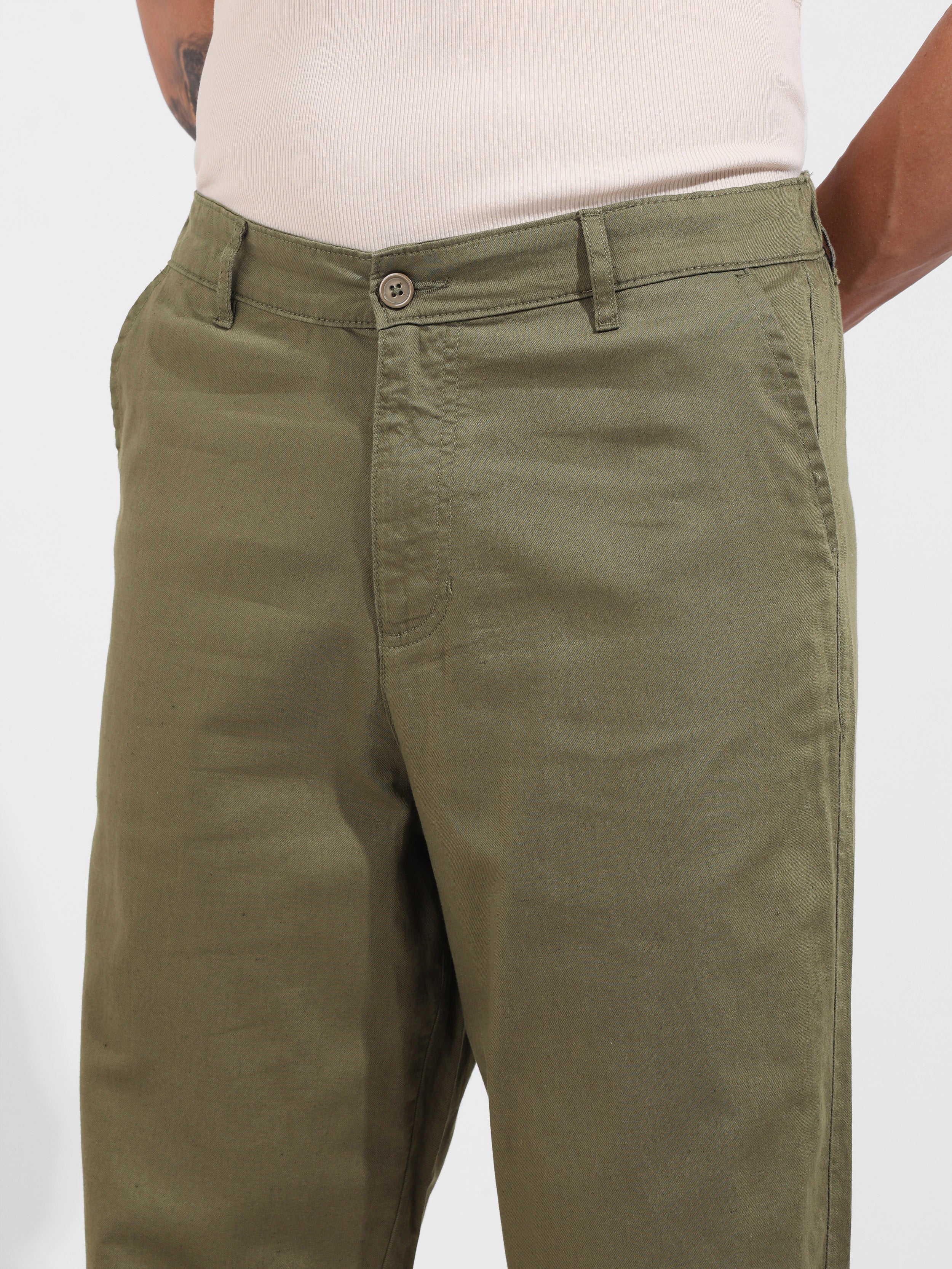 Men's Green Relaxed Fit Solid Casual Trousers
