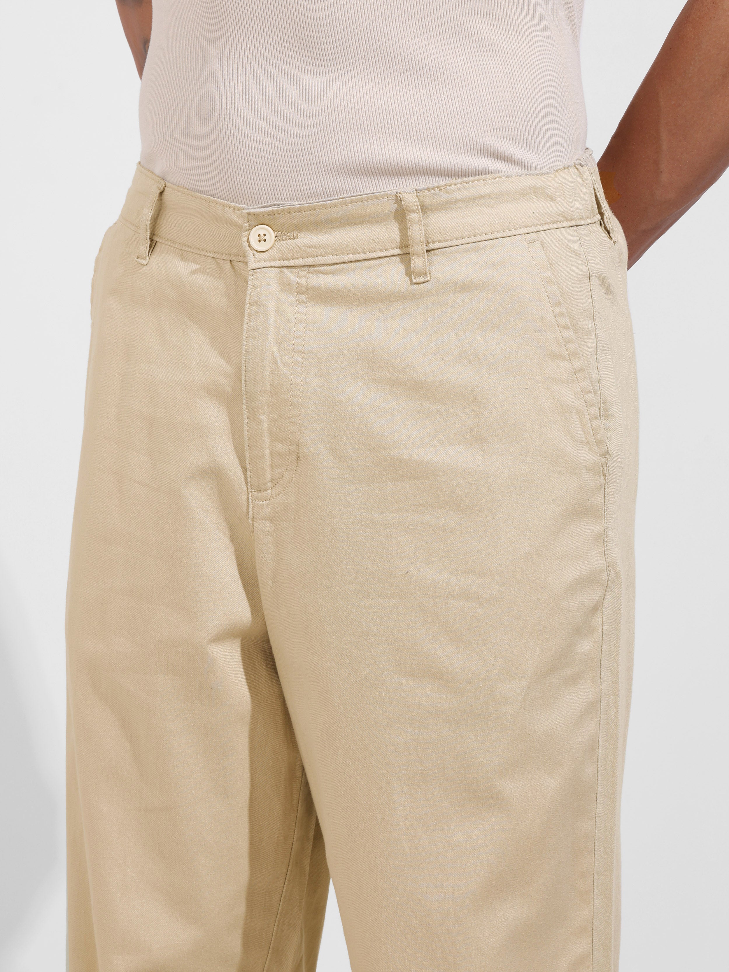 Men's Cream Relaxed Fit Solid Casual Trousers