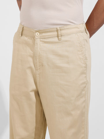 Men's Cream Relaxed Fit Solid Casual Trousers