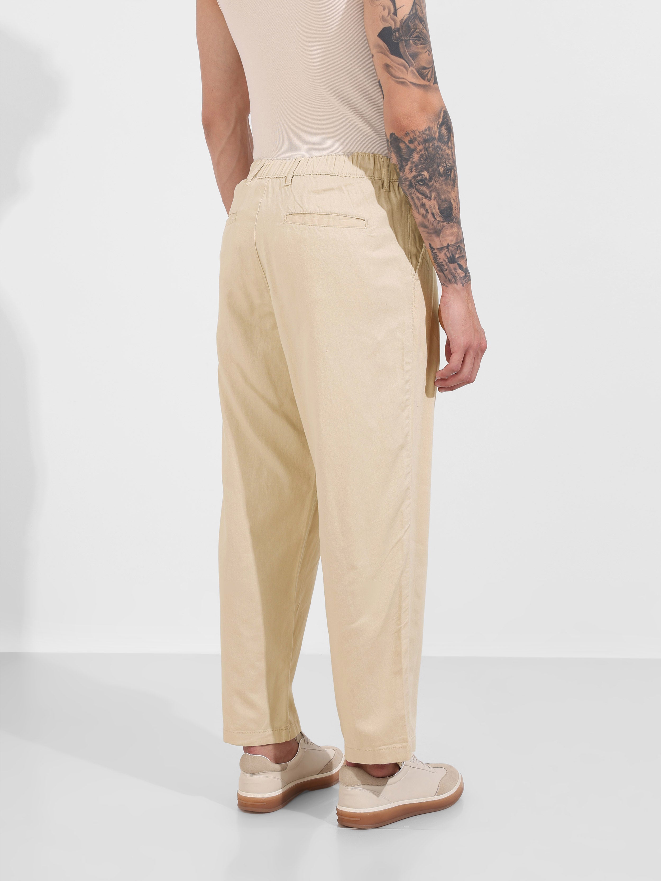 Men's Cream Relaxed Fit Solid Casual Trousers