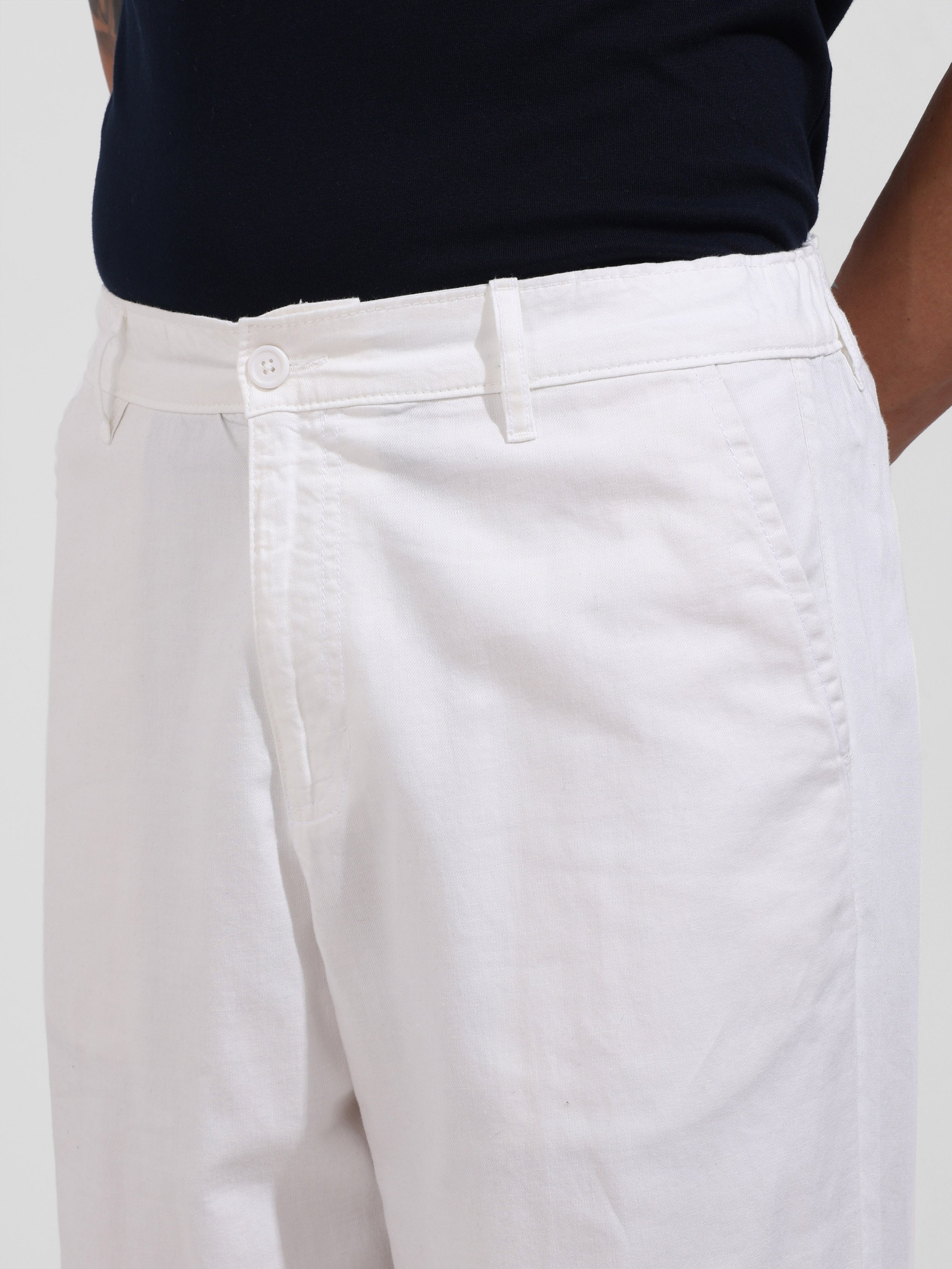 Men's White Relaxed Fit Solid Casual Trousers