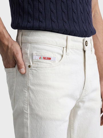 Men's White Slim Fit Solid Mid-Rise Stretchable Jeans