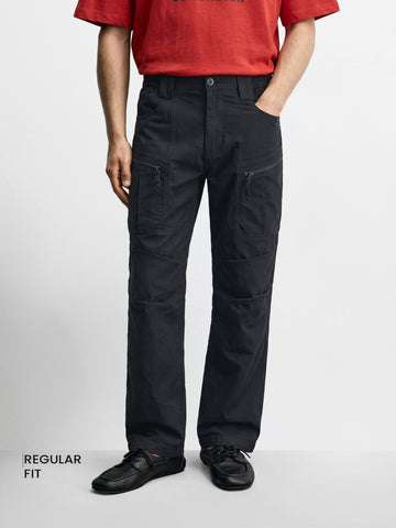 Men's Black Regular Fit Solid Casual Cargo