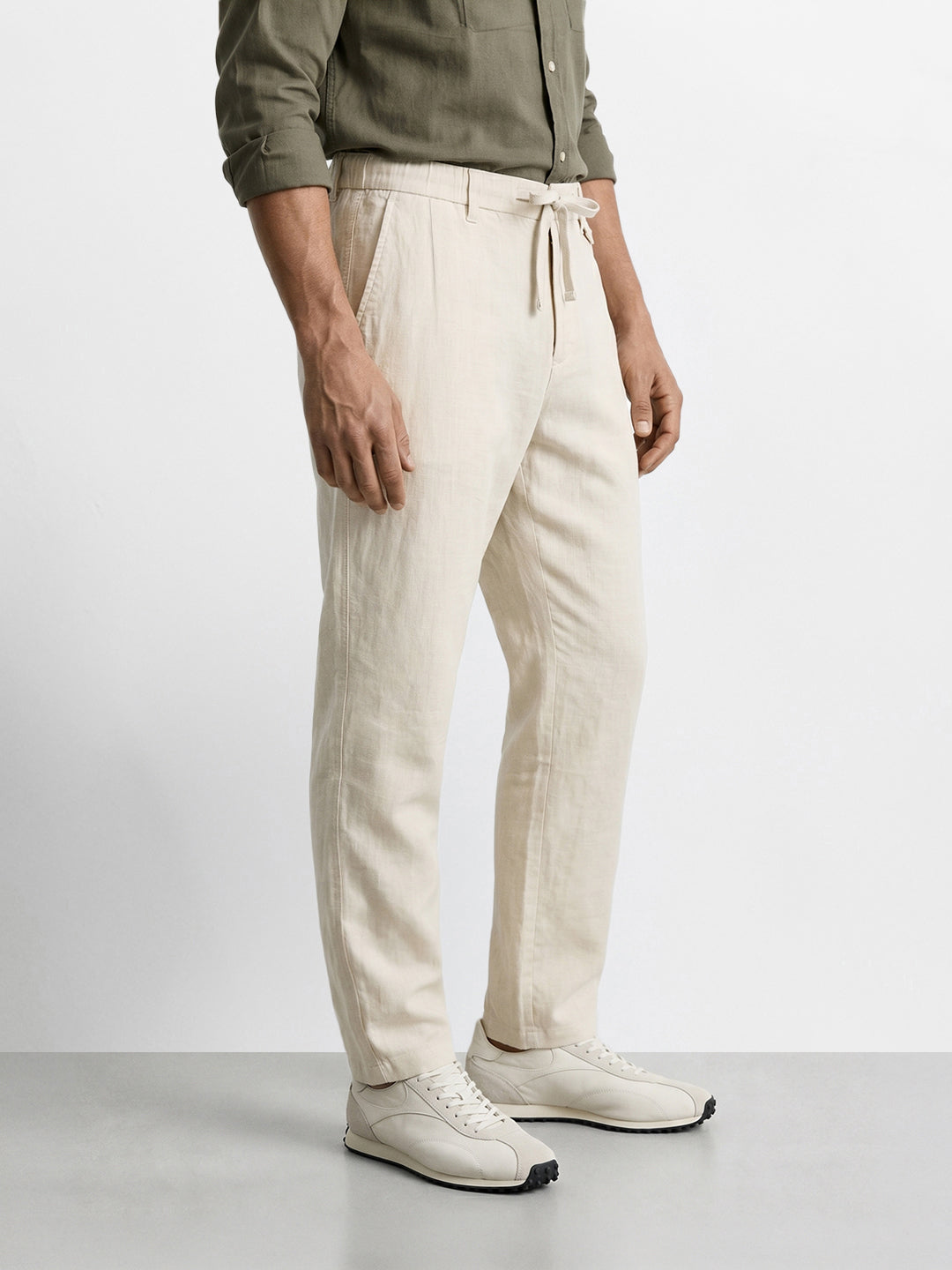 Men's Cream Regular Fit Solid Casual Trousers