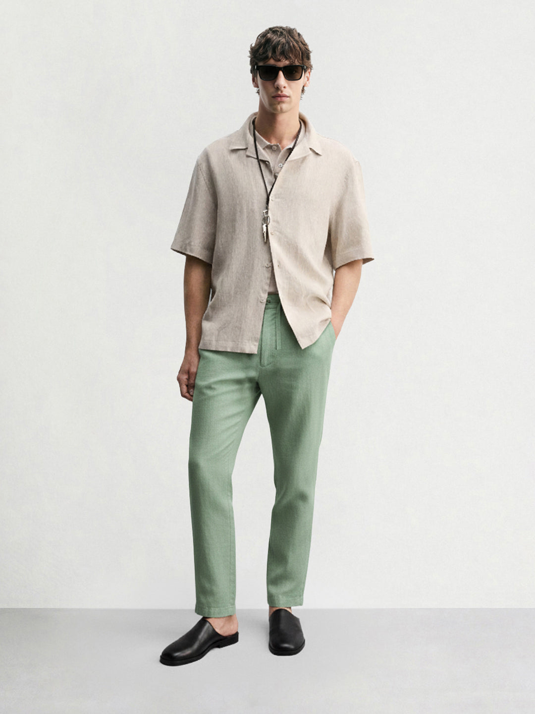 Men's Green Regular Fit Solid Casual Trousers