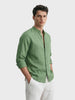 Men's Green Slim Fit Solid Casual Shirts