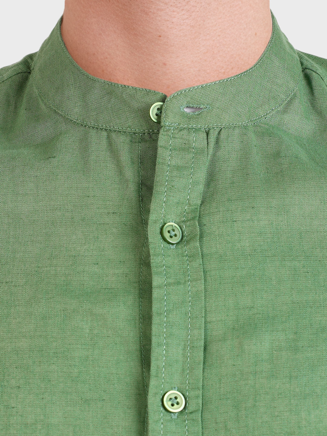 Men's Green Slim Fit Solid Casual Shirts