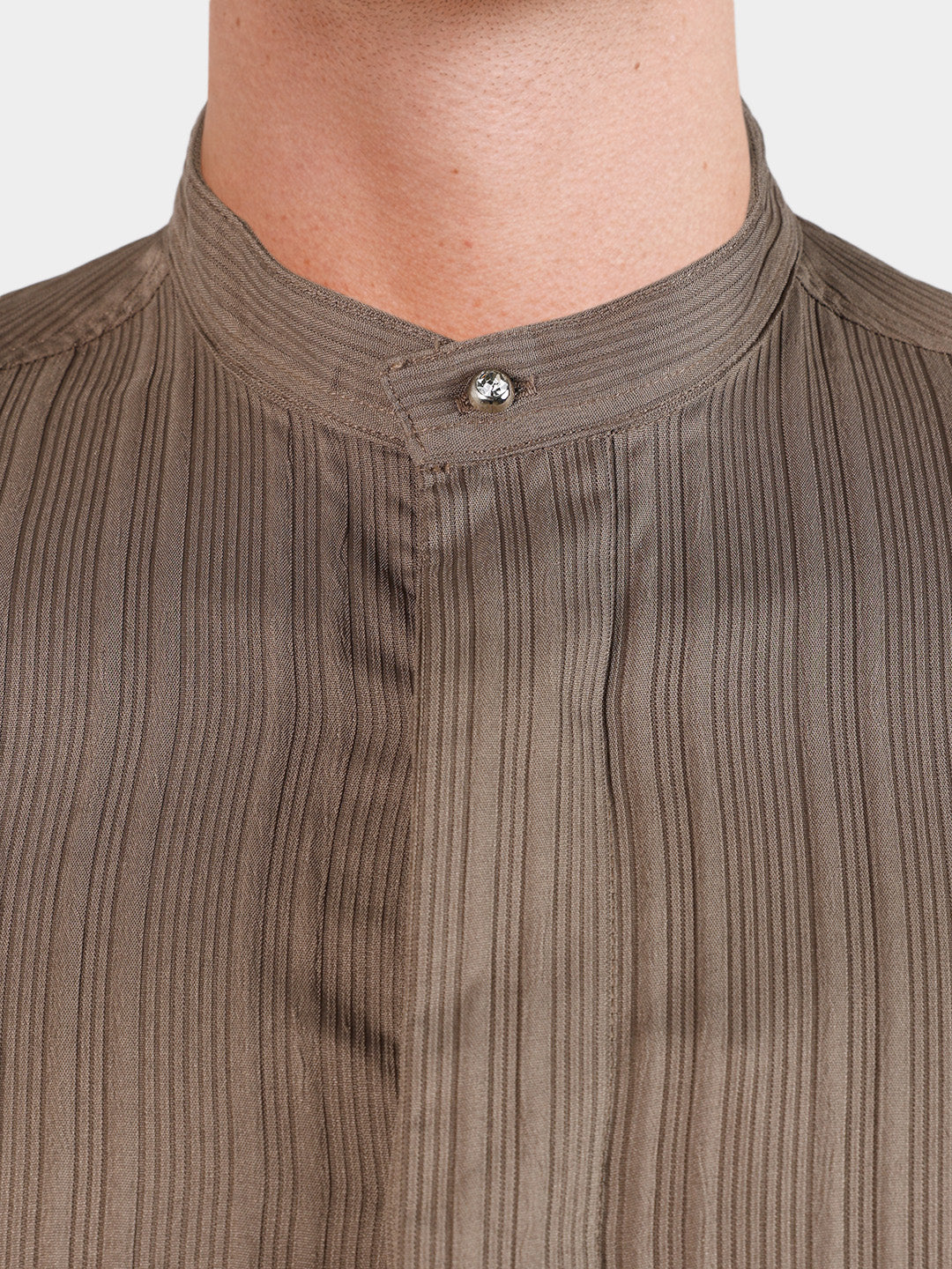 Men's Beige Slim Fit Solid Casual Shirt